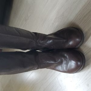 Kenneth Cole brown boots